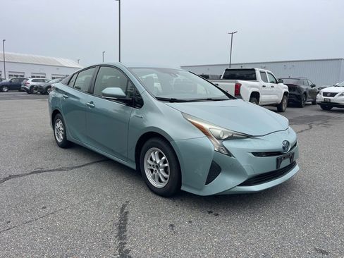 Used 2017 Toyota Prius Three FWD image 7
