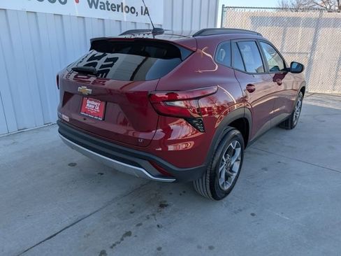 Used 2025 Chevrolet Trax LT w/ LT Convenience Package image 23