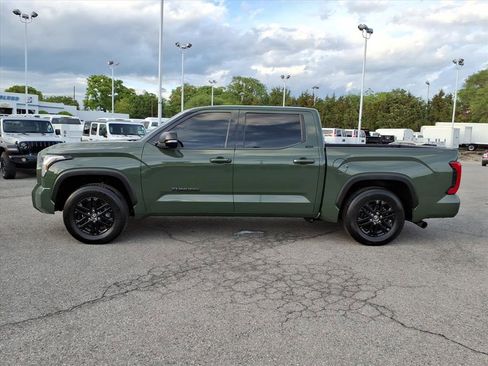 Used 2022 Toyota Tundra SR5 w/ SR5 Premium Package AWD/4WD image 7