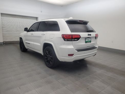 Used 2018 Jeep Grand Cherokee Altitude RWD image 5