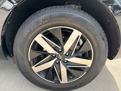 Used 2022 Kia Sorento EX FWD image 14