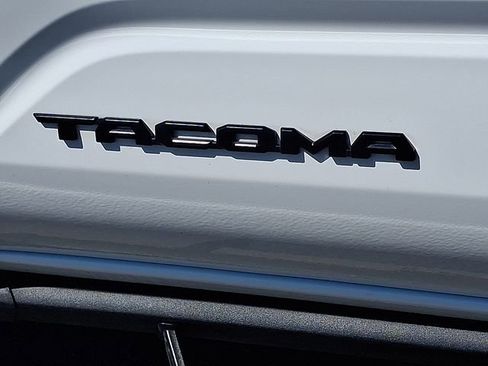 Used 2025 Toyota Tacoma TRD Sport AWD/4WD image 30