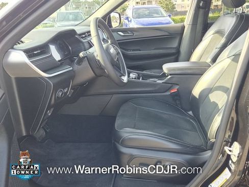 Used 2025 Jeep Grand Cherokee L Altitude AWD/4WD image 5