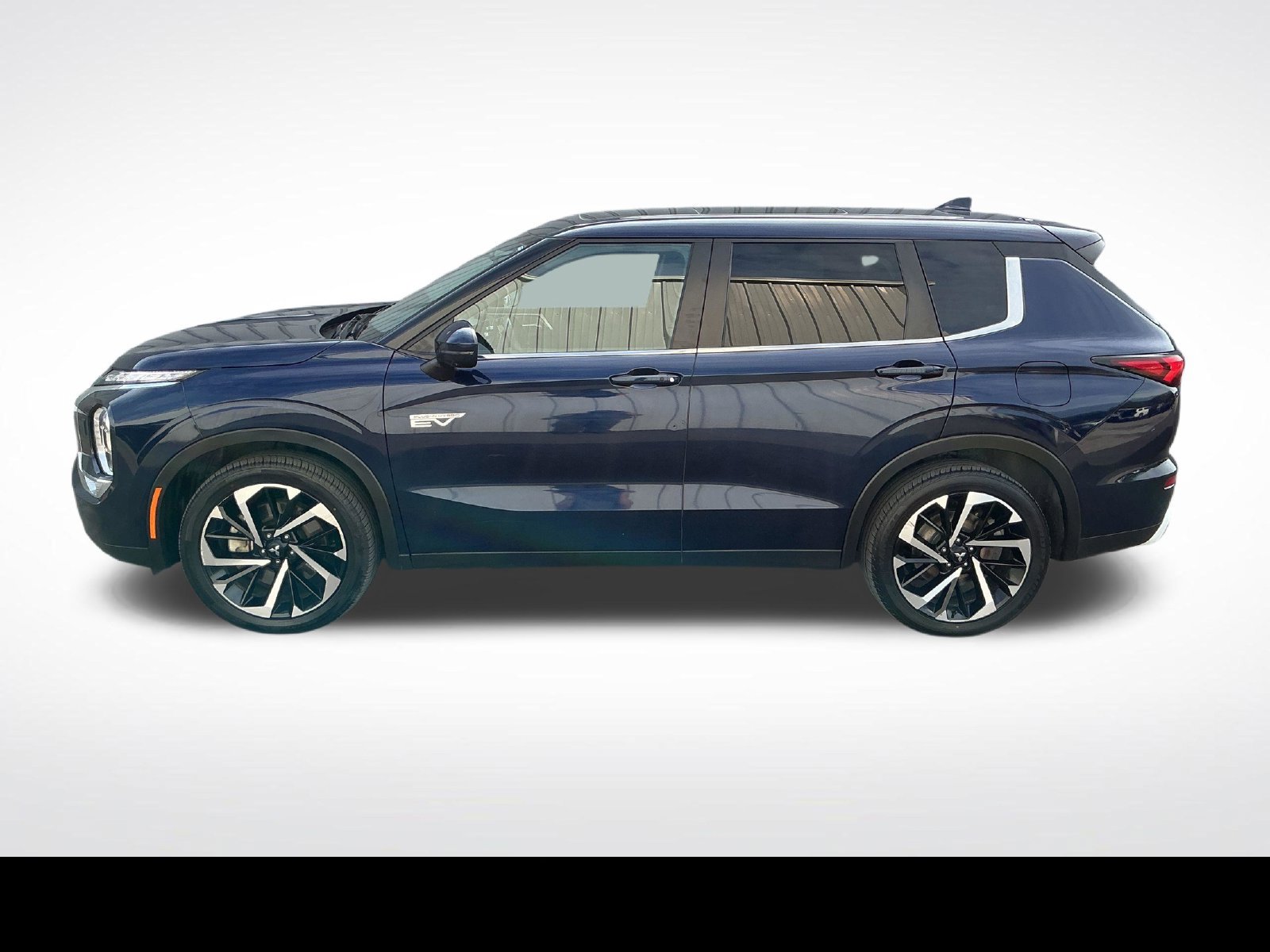 Used 2024 Mitsubishi Outlander 4WD Plug-In Hybrid image 2