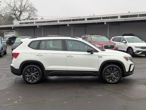 Used 2022 Volkswagen Taos S w/ IQ Drive S Package image 6