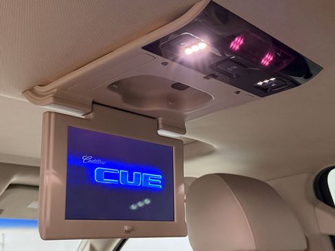 Used 2017 Cadillac Escalade Premium Luxury RWD image 40