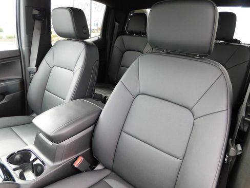 New 2025 Chevrolet Colorado Trail Boss w/ Midnight Edition AWD/4WD image 18