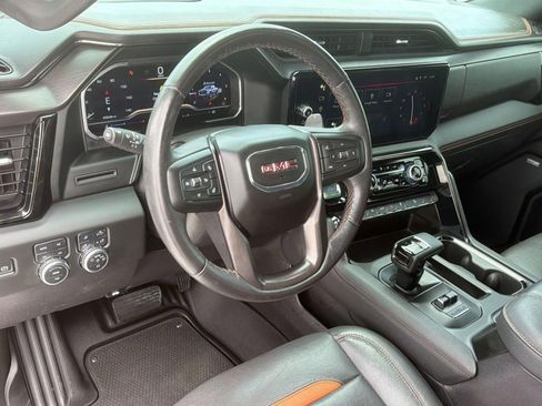 Used 2023 GMC Sierra 1500 AT4 w/ AT4 Premium Package AWD/4WD image 4