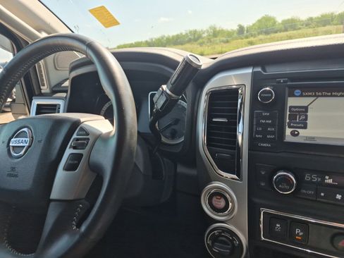 Used 2017 Nissan Titan PRO-4X AWD/4WD image 21