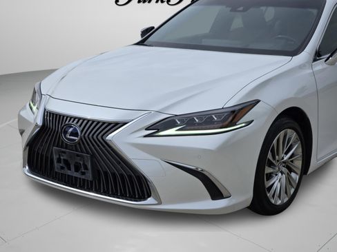 Used 2019 Lexus ES 300h w/ Accessory Package 2 FWD image 40
