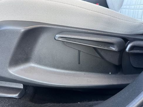 Used 2025 Honda HR-V LX image 19