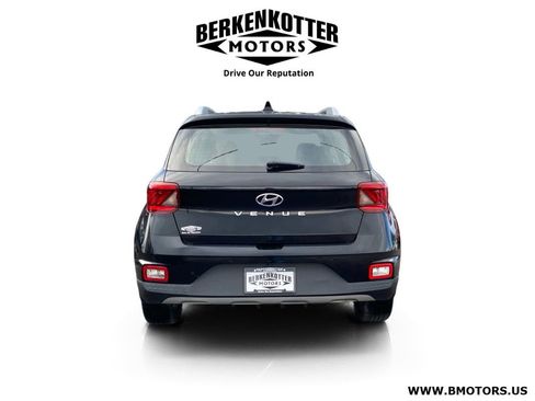 Used 2021 Hyundai Venue SEL FWD image 6