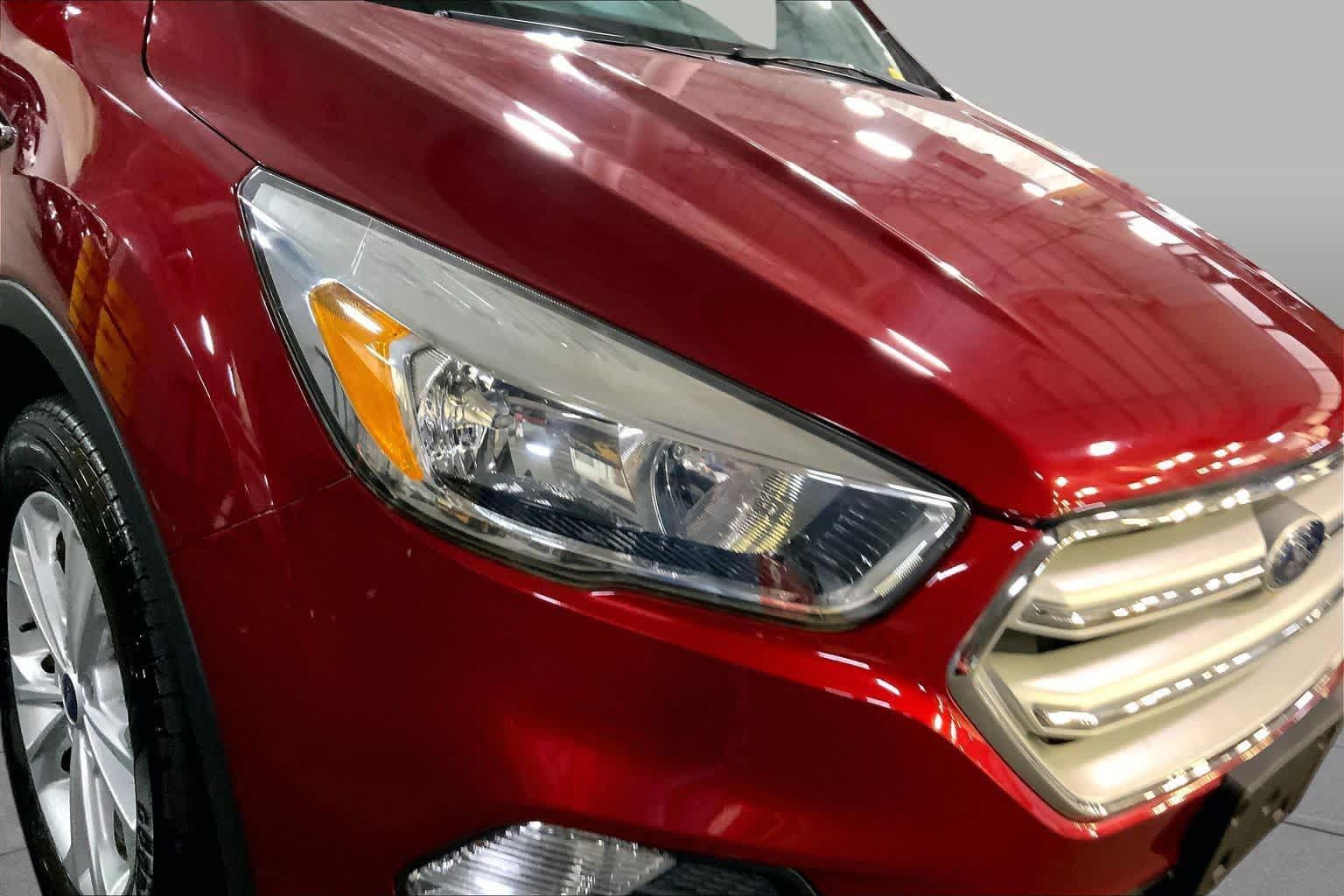 Used 2018 Ford Escape SE w/ SE Sync 3 Package AWD/4WD image 28