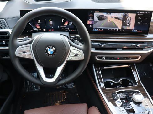 Used 2024 BMW X7 xDrive40i image 23