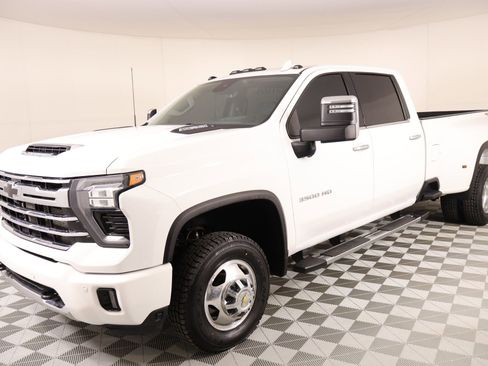Used 2024 Chevrolet Silverado 3500 LTZ w/ LTZ Convenience Package image 11