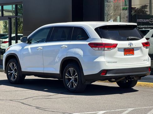 Used 2019 Toyota Highlander Plus AWD/4WD image 7