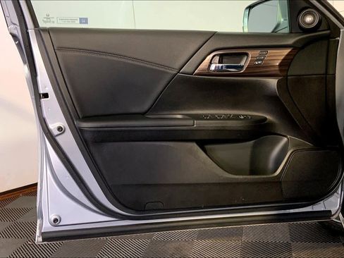 Used 2017 Honda Accord EX-L image 25