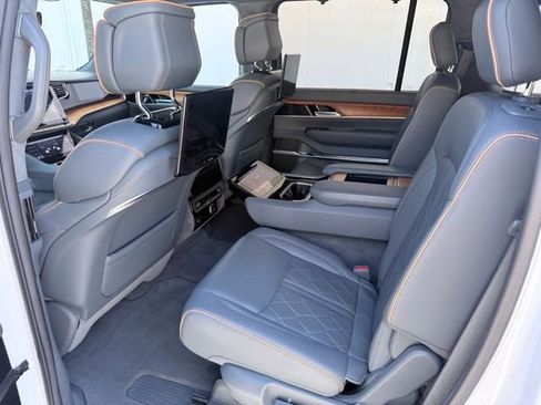 Used 2022 Jeep Grand Wagoneer Series III w/ Rear Seat Video Group 1 AWD/4WD image 27