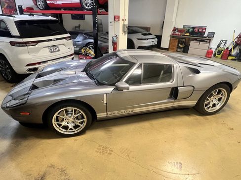 Used 2006 Ford GT RWD image 1