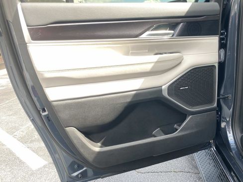 Certified 2024 Jeep Wagoneer L 2WD image 17