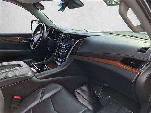 Used 2018 Cadillac Escalade ESV Premium Luxury AWD/4WD image 24