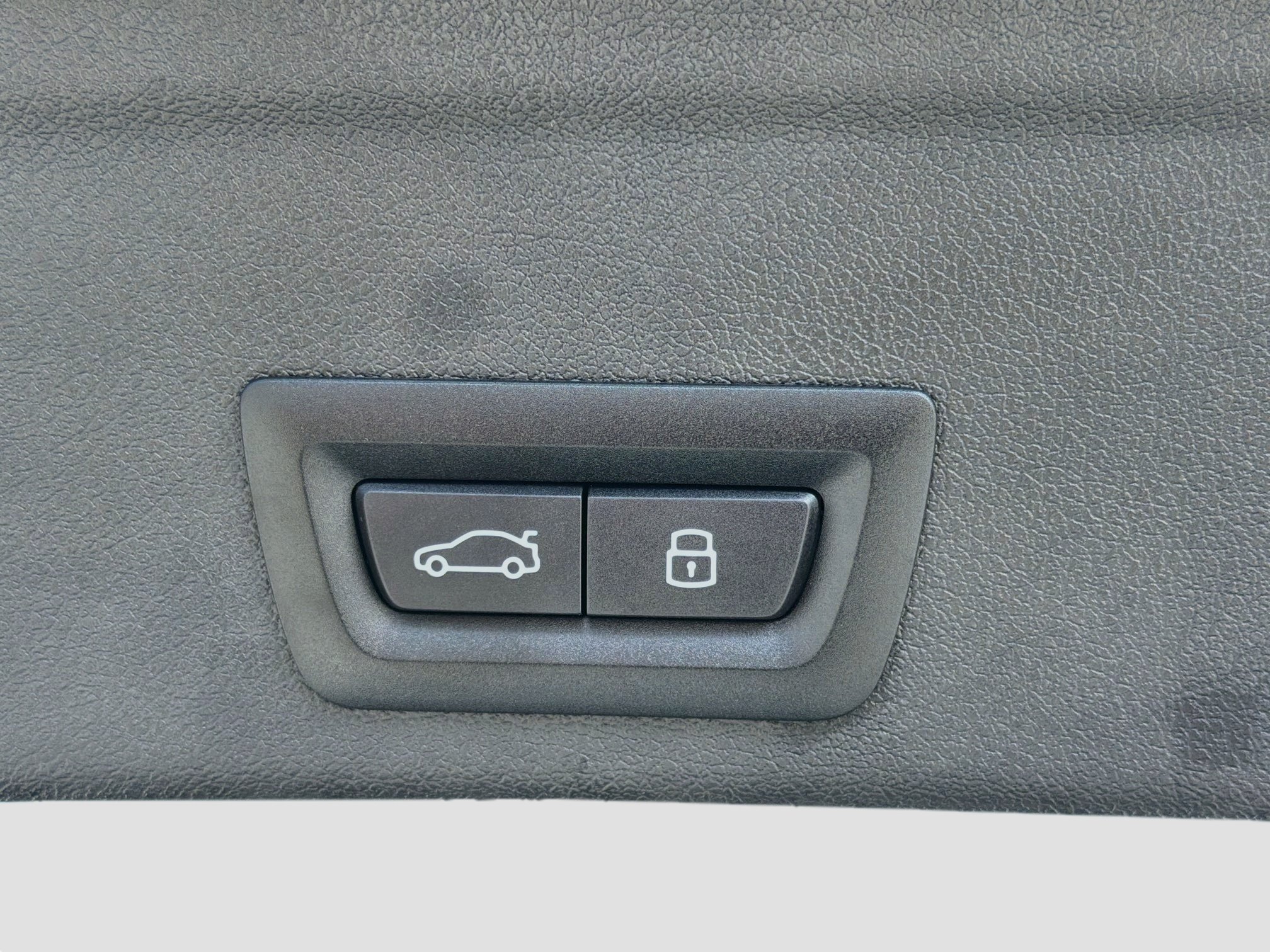 Used 2025 BMW X6 M60i AWD/4WD image 13