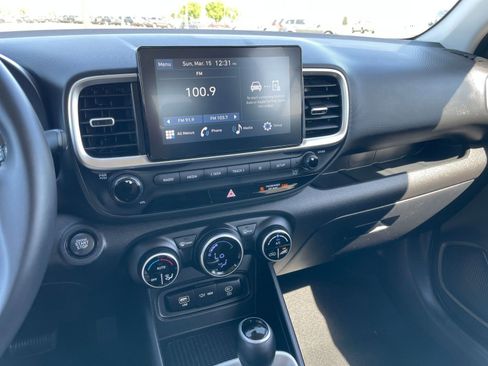 Used 2025 Hyundai Venue SEL image 17