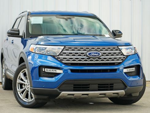 Used 2021 Ford Explorer Limited w/ Equipment Group 301A image 2