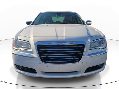 Used 2014 Chrysler 300 C w/ Light Group RWD image 2