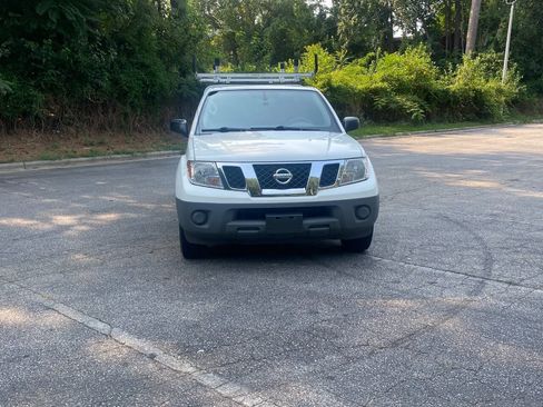 Used 2018 Nissan Frontier S RWD image 2