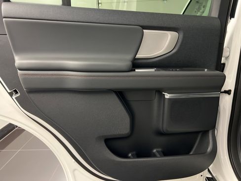 New 2025 Ford Expedition Active image 34