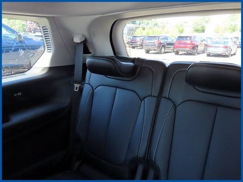 Used 2023 Jeep Grand Cherokee L Limited AWD/4WD image 11