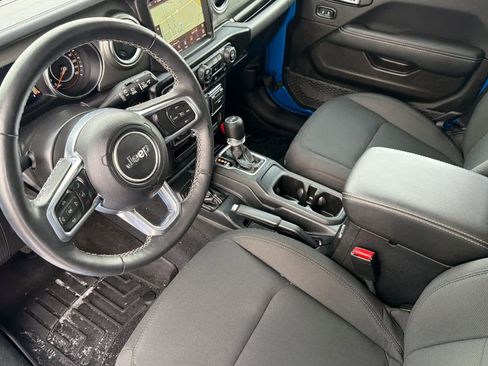 Used 2022 Jeep Wrangler Unlimited Sahara w/ Cold Weather Group image 11