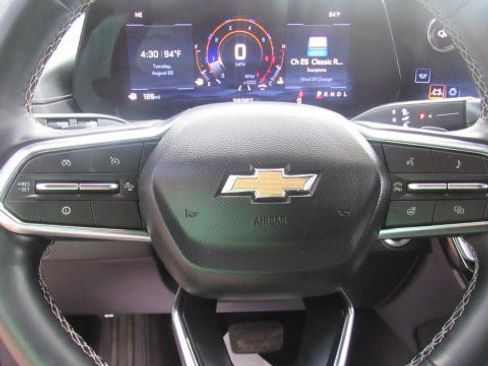 Used 2025 Chevrolet Traverse LT FWD image 24