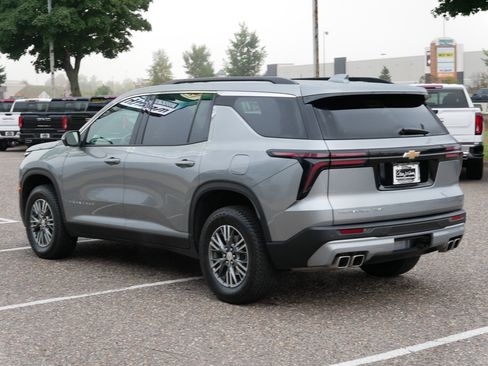 Used 2024 Chevrolet Traverse LT image 7