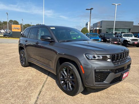 New 2026 Jeep Grand Cherokee Limited AWD/4WD image 7