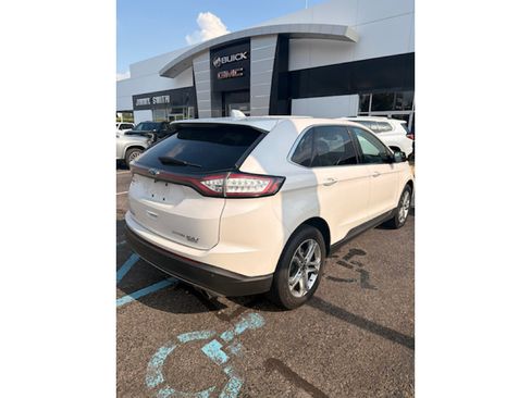 Used 2016 Ford Edge Titanium FWD image 4