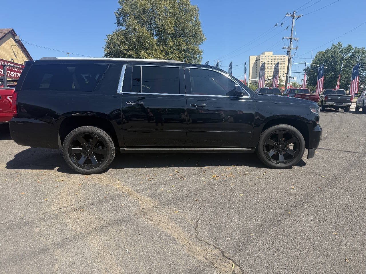 Used 2020 Chevrolet Suburban Premier RWD image 1
