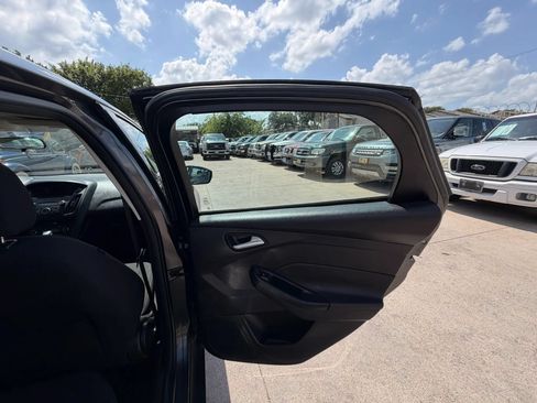 Used 2016 Ford Focus SE FWD image 29