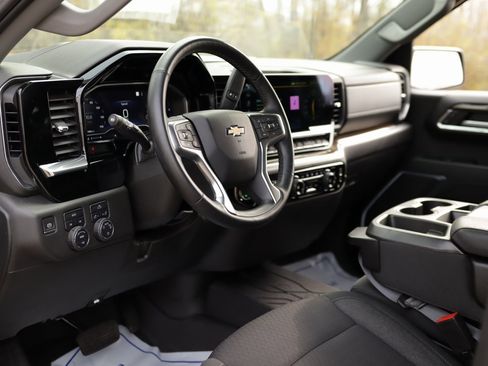 Used 2023 Chevrolet Silverado 1500 LT w/ Protection Package image 9