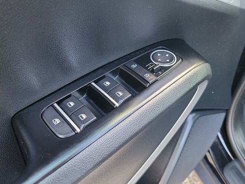 Used 2025 Kia Soul LX w/ LX Technology Package FWD image 17