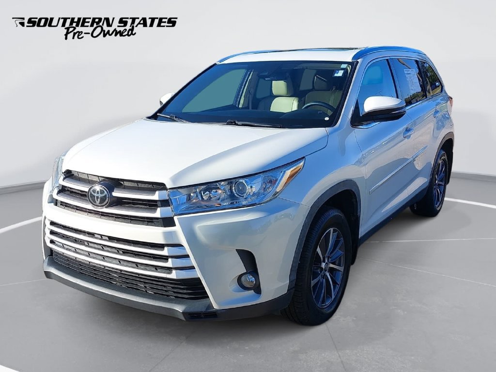 Used 2019 Toyota Highlander XLE FWD image 1