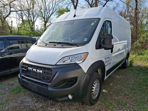 Used 2025 RAM ProMaster 2500 w/ Convenience Group image 3