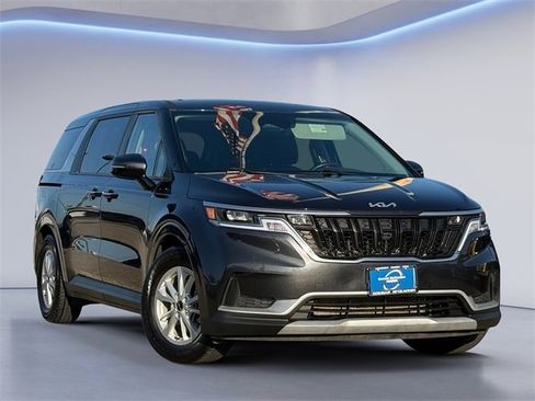 Used 2024 Kia Carnival LX image 1