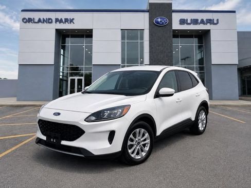 Used 2020 Ford Escape SE FWD image 3
