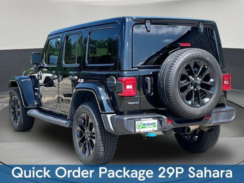Used 2023 Jeep Wrangler Unlimited Sahara w/ Cold Weather Group AWD/4WD image 5
