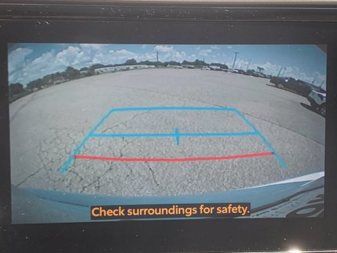 Used 2023 Toyota Highlander XLE FWD image 24