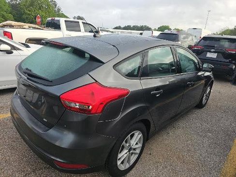 Used 2018 Ford Focus SE image 3