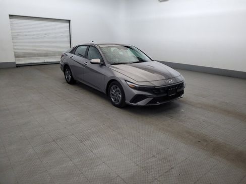Used 2024 Hyundai Elantra SEL FWD image 13
