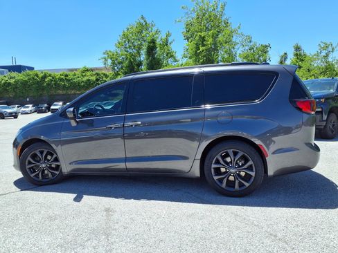 Used 2020 Chrysler Pacifica Touring-L Plus w/ S Appearance Package FWD image 30